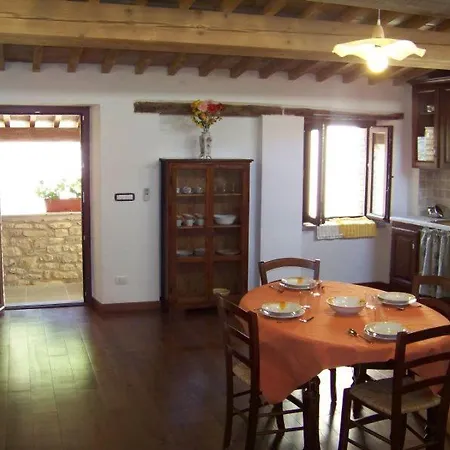Alojamento de Acomodação e Pequeno-almoço Valdipetrina 3*